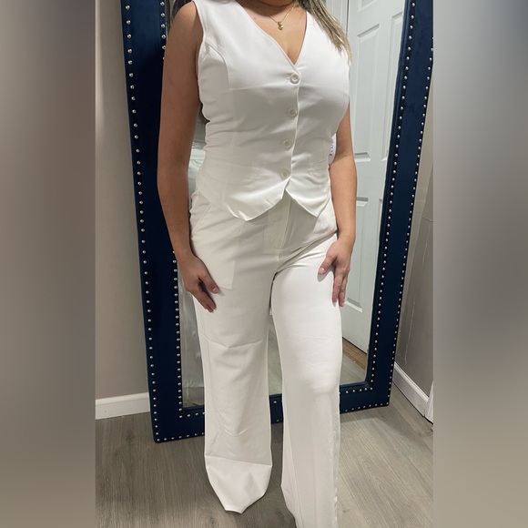 Elegant set for modern woman. - Picture 3 of 4